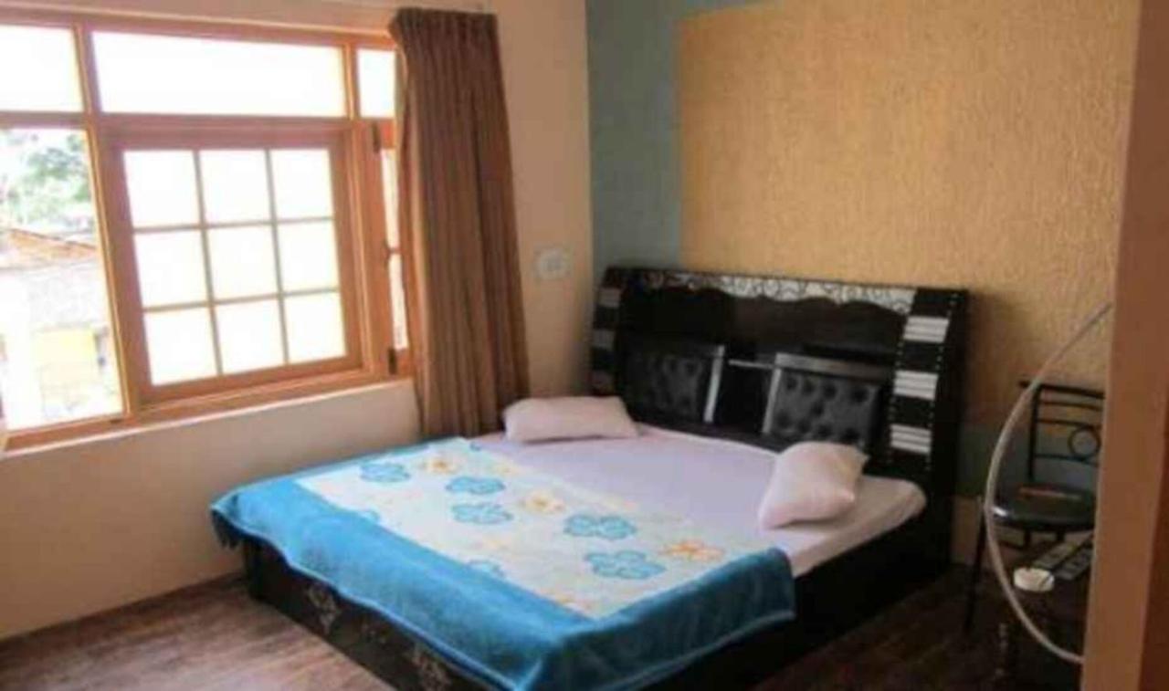 Hotel Grand City Heart Srīnagar Kültér fotó