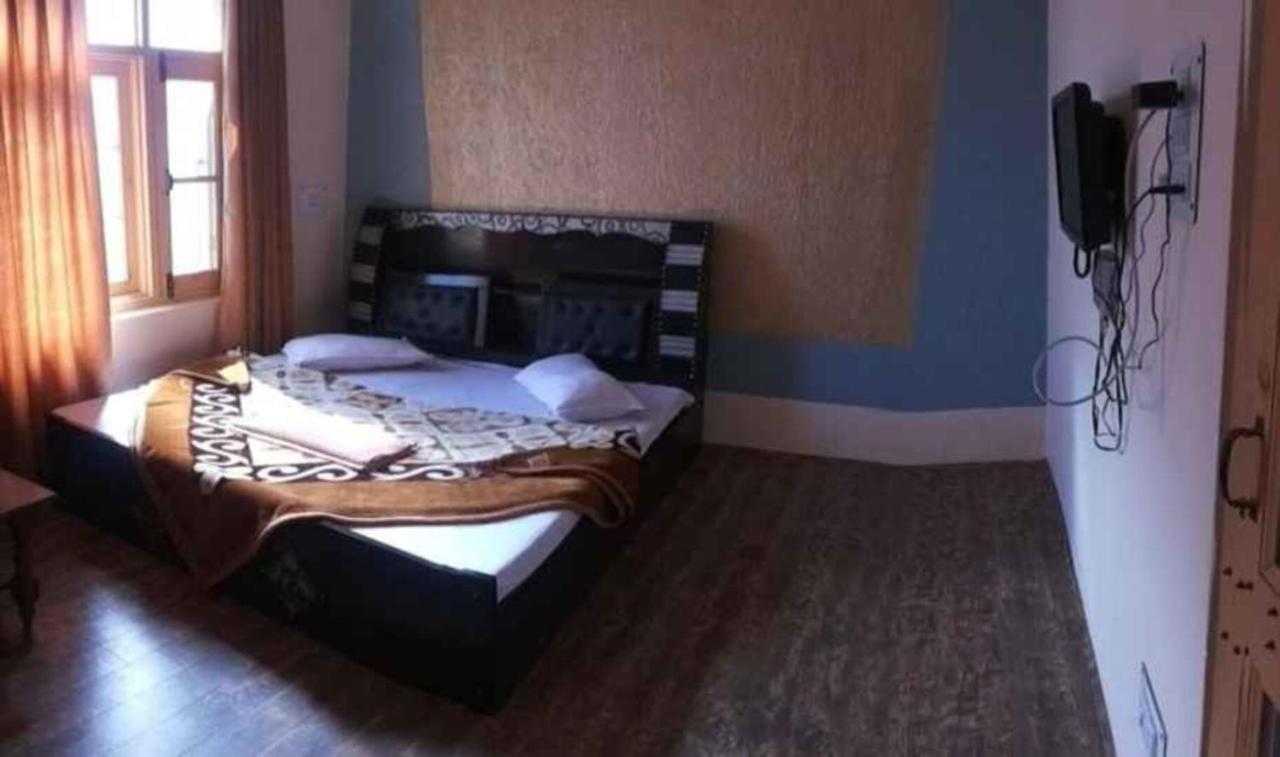 Hotel Grand City Heart Srīnagar Kültér fotó