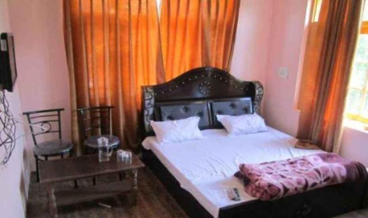 Hotel Grand City Heart Srīnagar Kültér fotó