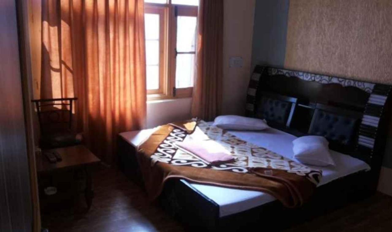 Hotel Grand City Heart Srīnagar Kültér fotó