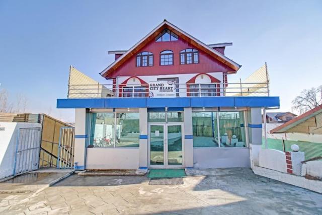 Hotel Grand City Heart Srīnagar Kültér fotó